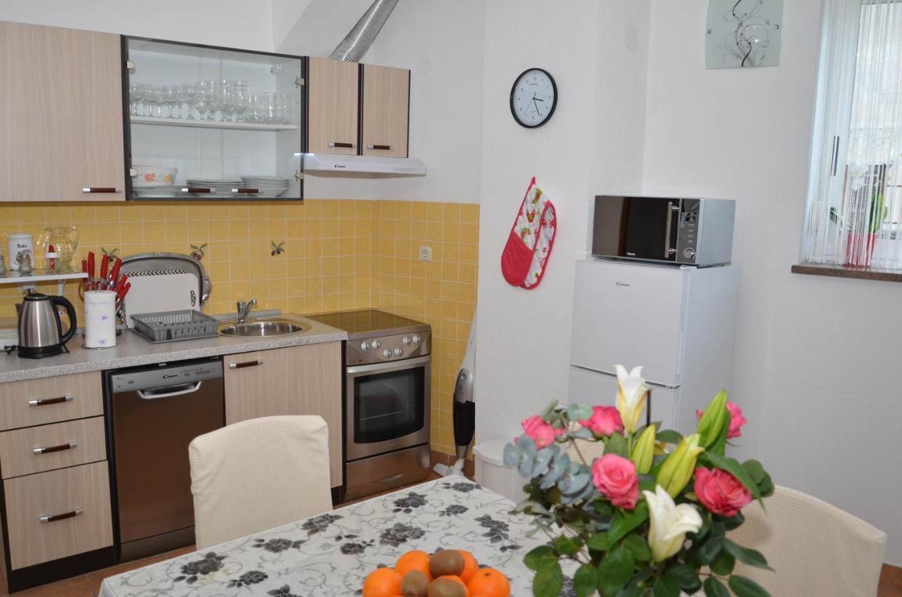 Ma-Lo Apartment Pirovac Bagian luar foto