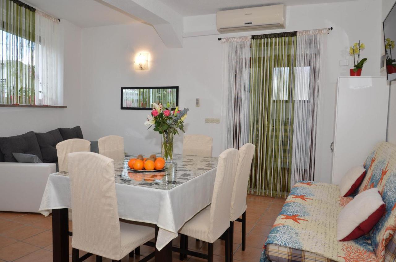 Ma-Lo Apartment Pirovac Bagian luar foto