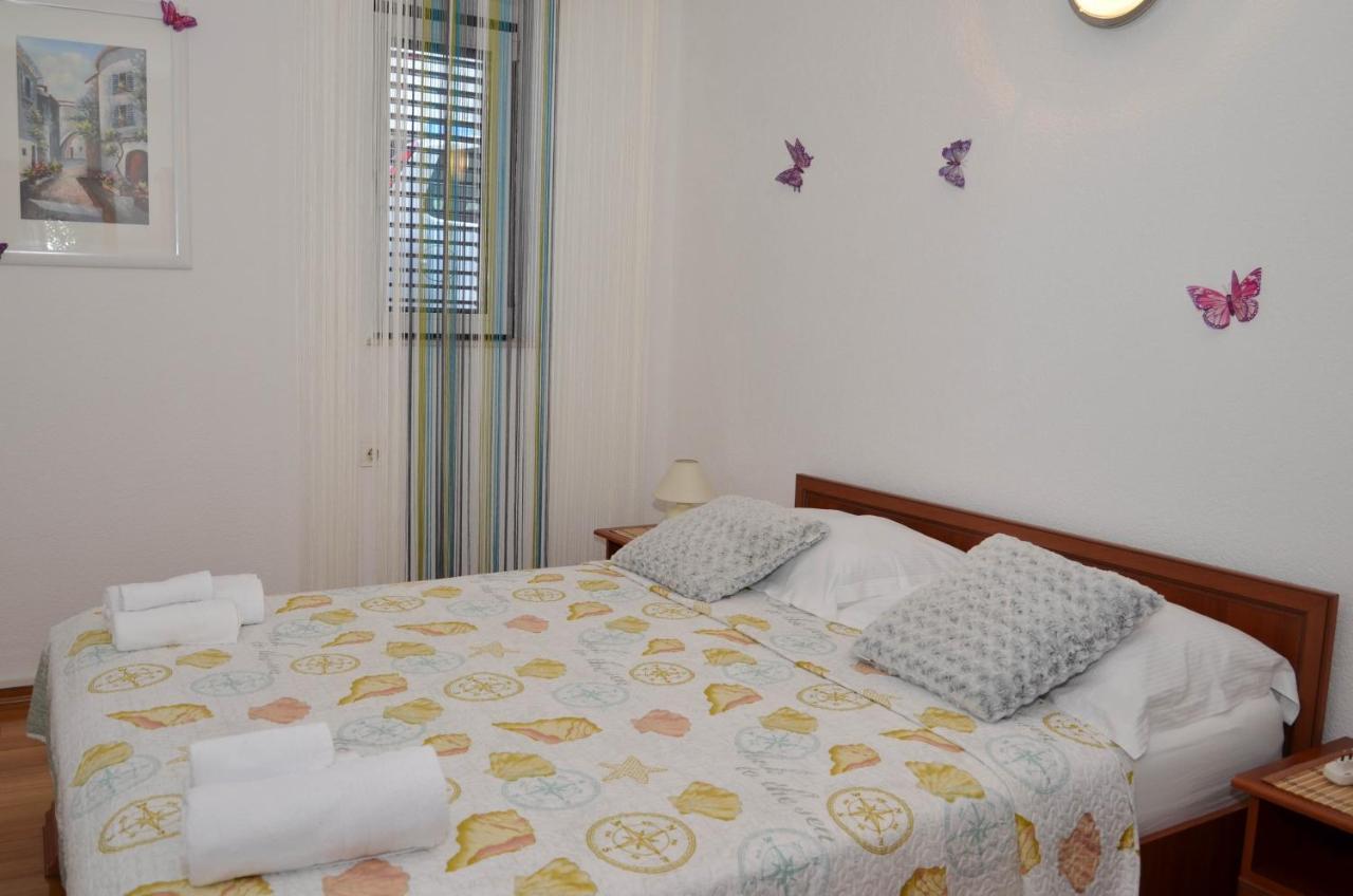 Ma-Lo Apartment Pirovac Bagian luar foto