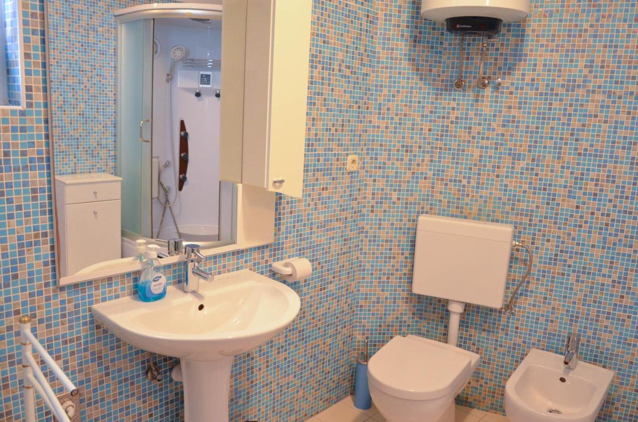 Ma-Lo Apartment Pirovac Bagian luar foto