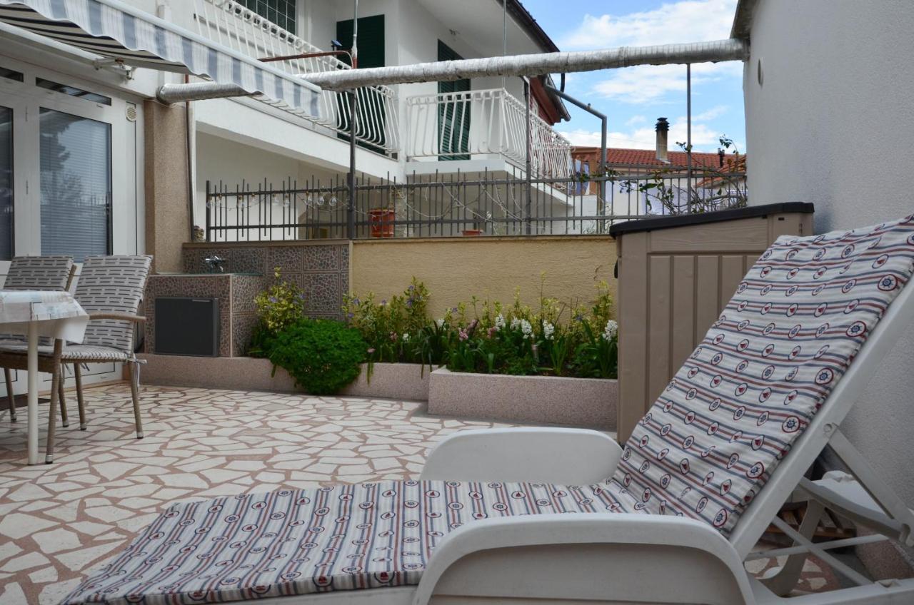 Ma-Lo Apartment Pirovac Bagian luar foto
